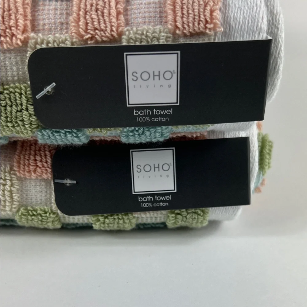 Soho Living Bath Towel Set Geometric Dots Pastel Green Blue Peach Set of 2 NEW